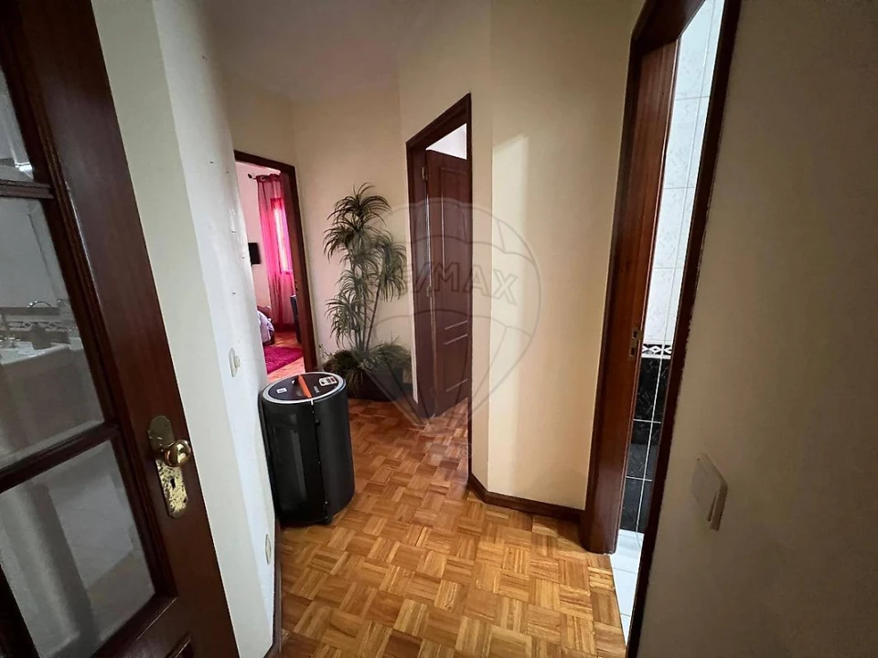 Apartamento T2 para Arrendamento em Vilar de Andorinho Foto 3
