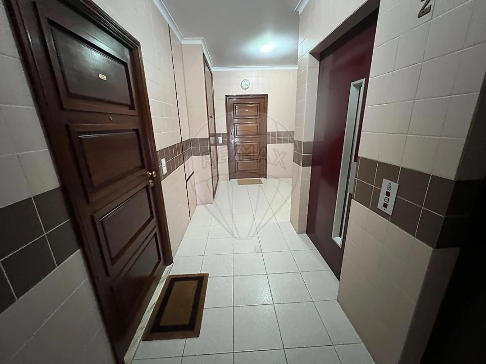 Apartamento T2 para Arrendamento em Vilar de Andorinho Foto 11