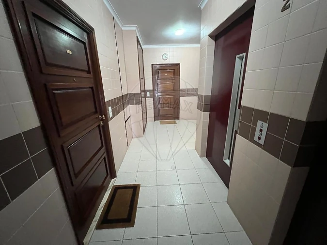 Apartamento T2 para Arrendamento em Vilar de Andorinho Foto 11