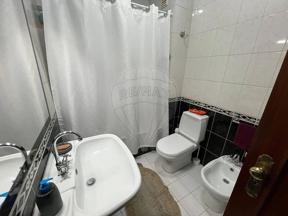 Apartamento T2 para Arrendamento em Vilar de Andorinho Foto 10