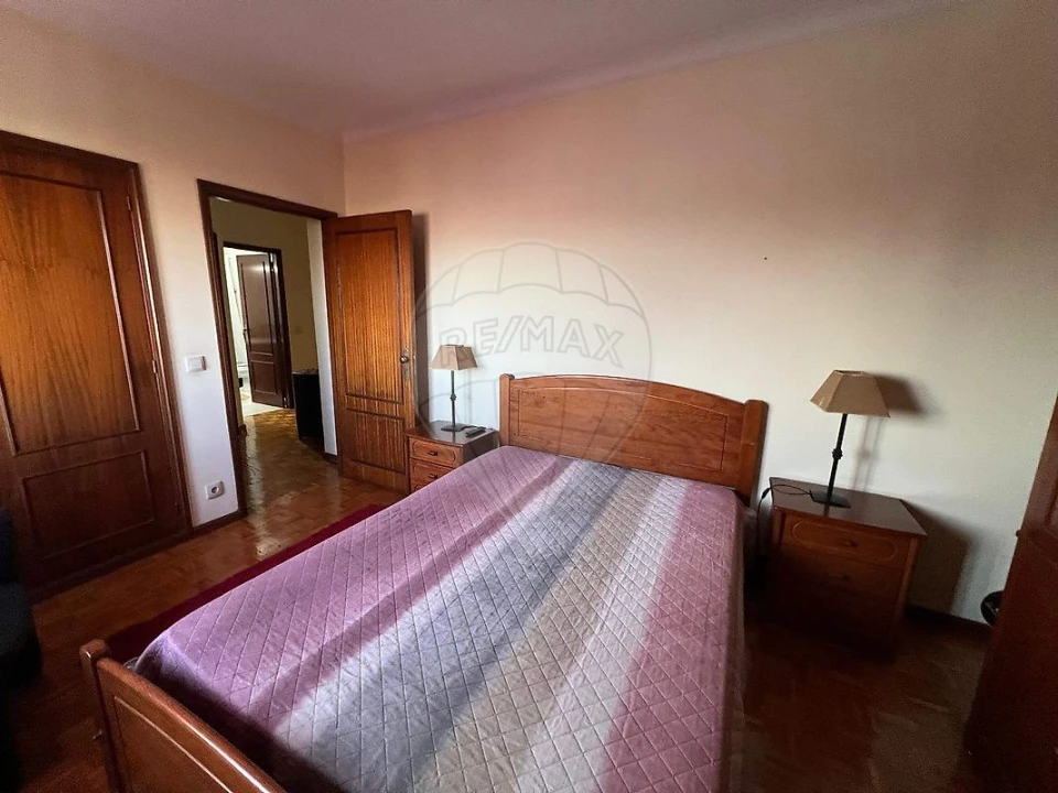 Apartamento T2 para Arrendamento em Vilar de Andorinho Foto 8