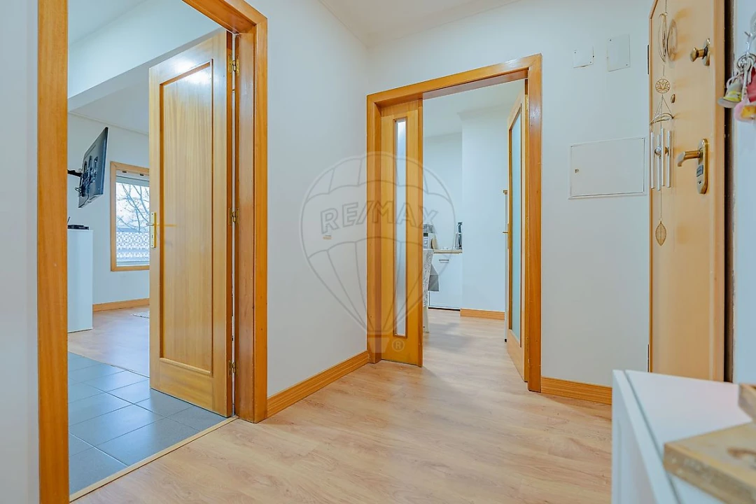 Apartamento T2 para Venda em São João de Ver Foto 3