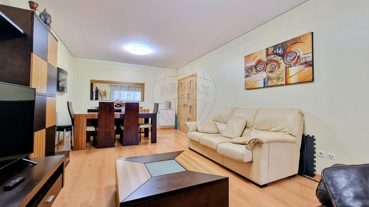 Apartamento T2 para Venda em Póvoa de Santa Iria e Forte da Casa Foto 3