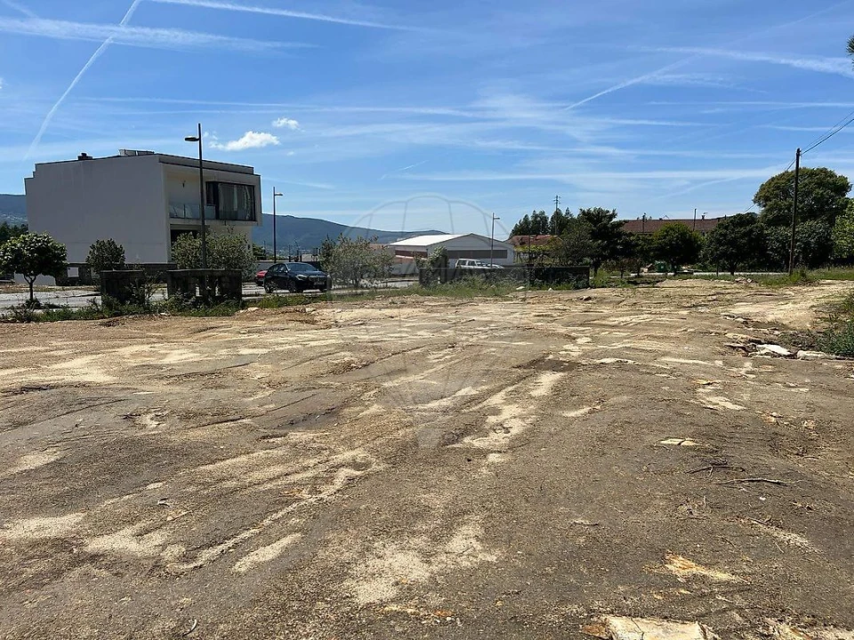Terreno para Venda em Macieira de Cambra Foto 3