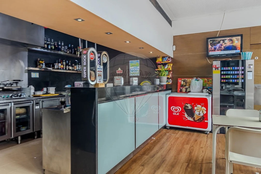 Negócio para Venda em Lordelo do Ouro e Massarelos Foto 3