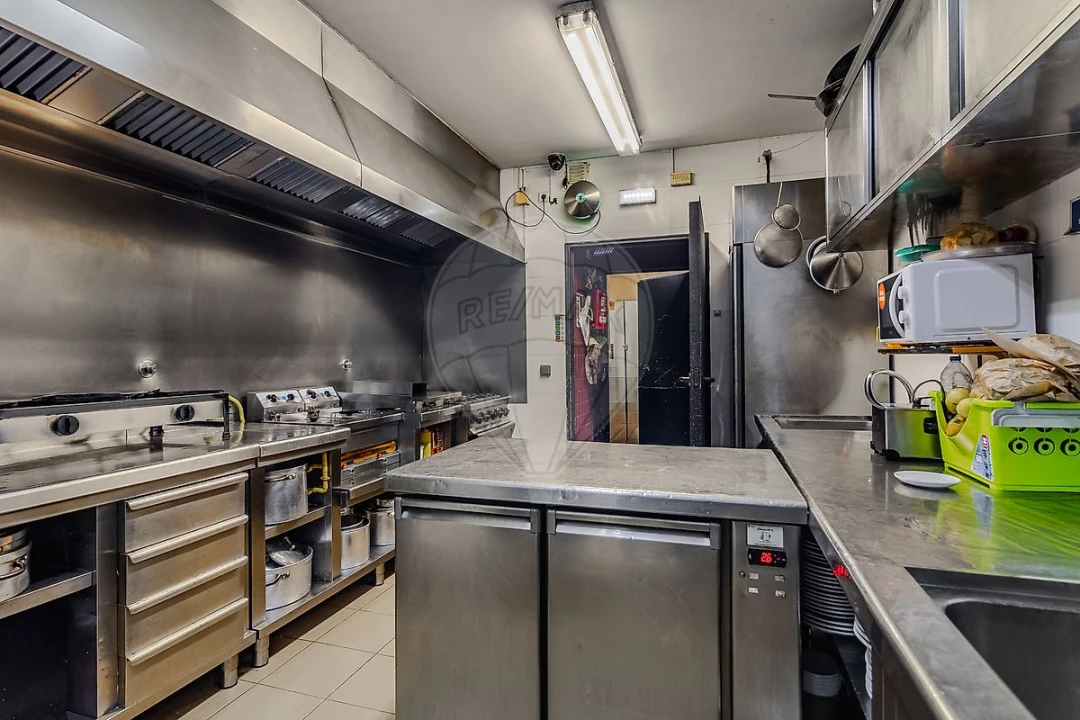 Negócio para Venda em Lordelo do Ouro e Massarelos Foto 9