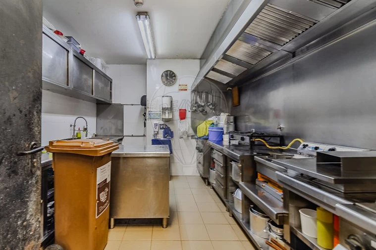 Negócio para Venda em Lordelo do Ouro e Massarelos Foto 14