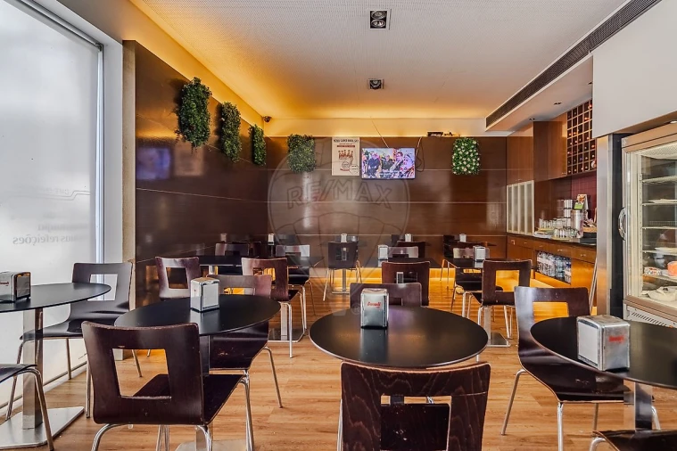 Negócio para Venda em Lordelo do Ouro e Massarelos Foto 4