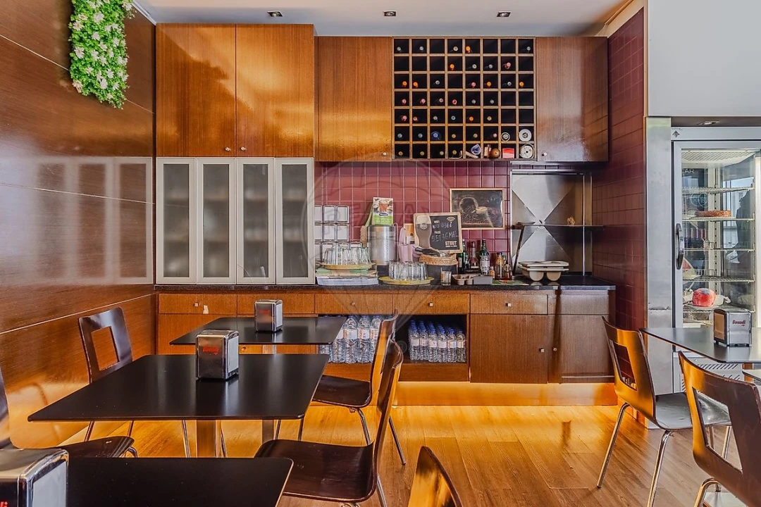 Negócio para Venda em Lordelo do Ouro e Massarelos Foto 5