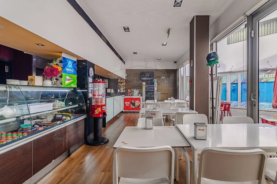 Negócio para Venda em Lordelo do Ouro e Massarelos Foto 2