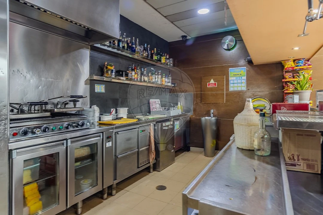 Negócio para Venda em Lordelo do Ouro e Massarelos Foto 12