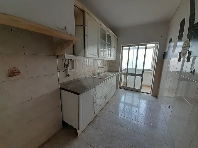 Apartamento T3 para Venda em Almada, Cova da Piedade, Pragal e Cacilhas Foto 1