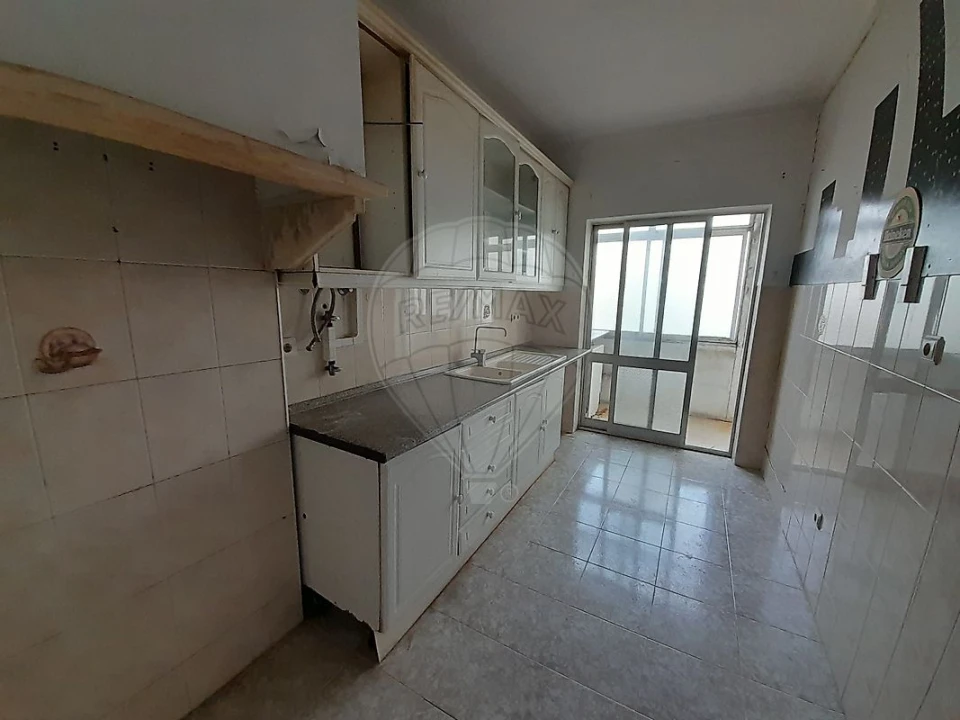 Apartamento T3 para Venda em Almada, Cova da Piedade, Pragal e Cacilhas Foto 1