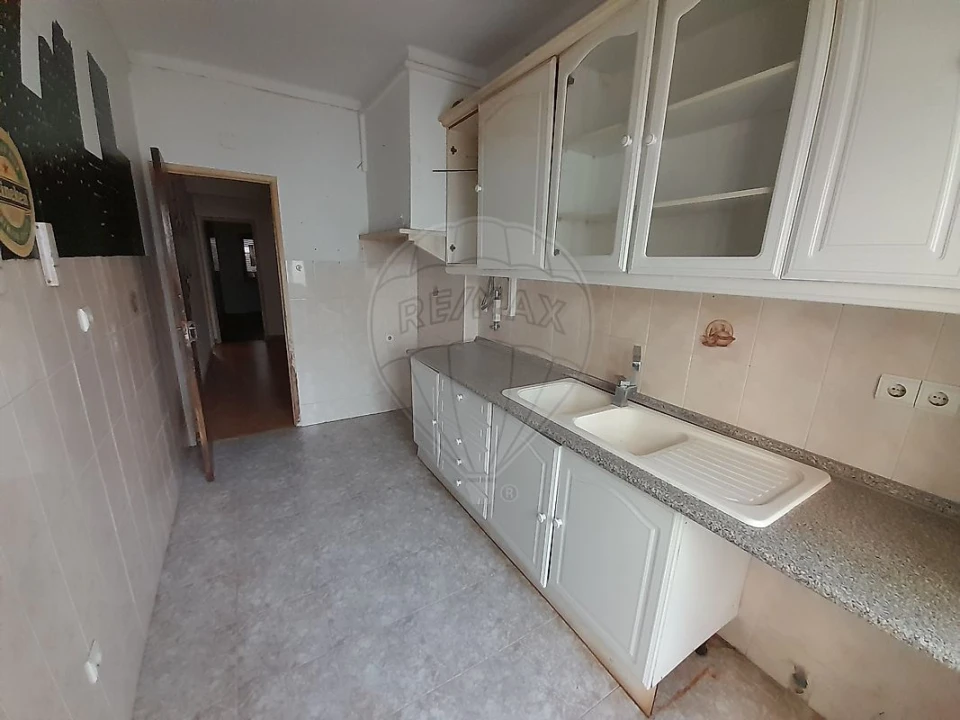 Apartamento T3 para Venda em Almada, Cova da Piedade, Pragal e Cacilhas Foto 2