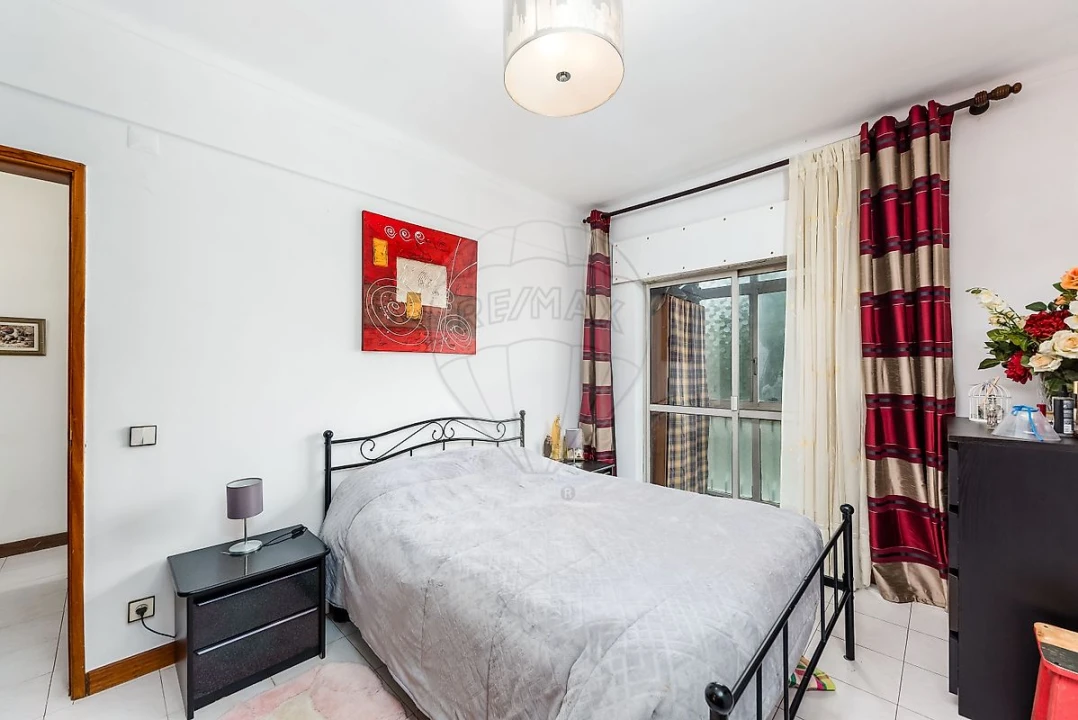 Apartamento T3 para Venda em Seixal, Arrentela e Aldeia de Paio Pires Foto 12