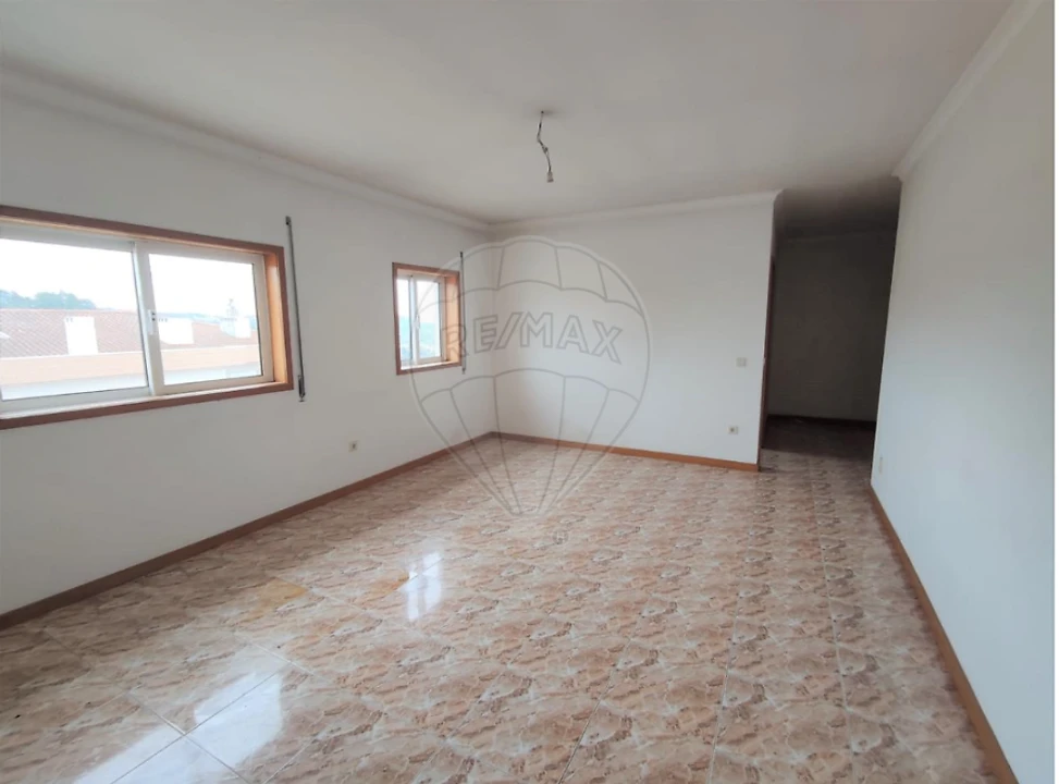 Apartamento T2 para Venda em O. Azeméis, Riba-Ul, Ul, Macinhata Seixa, Madail Foto 2