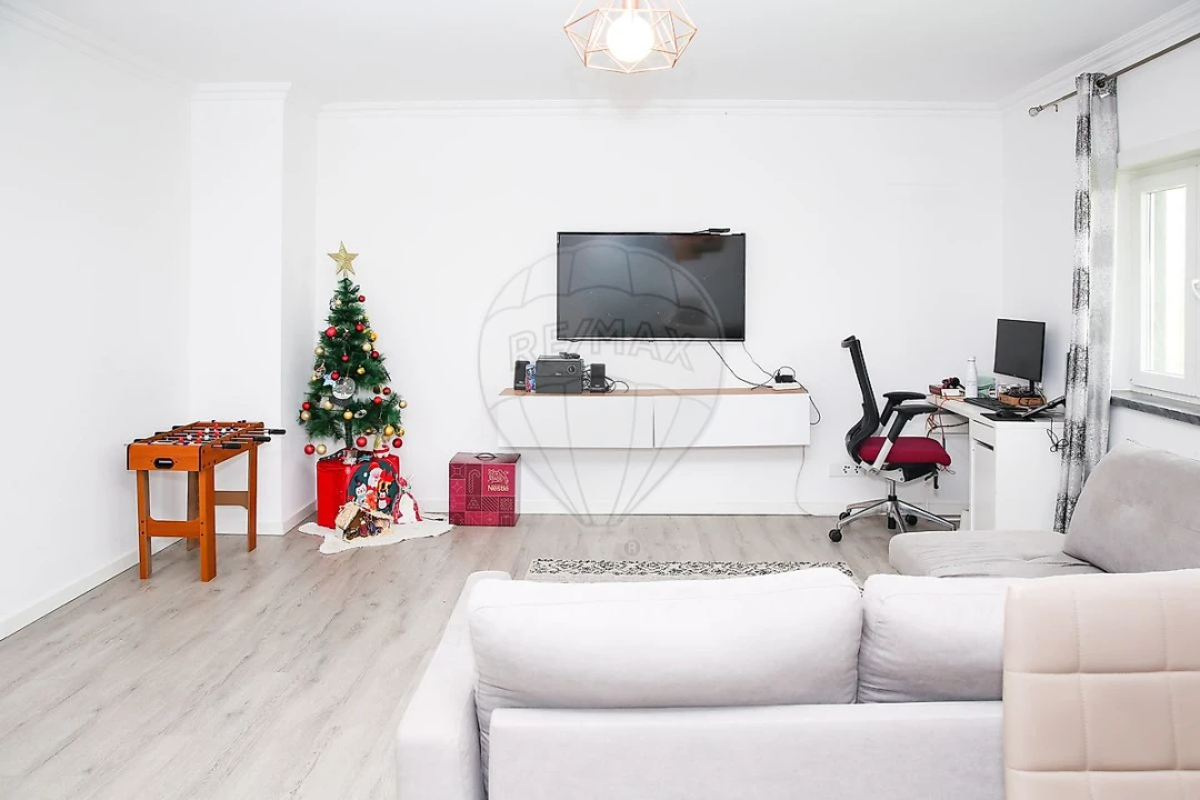 Apartamento T3 para Arrendamento em Aveiras de Cima Foto 7