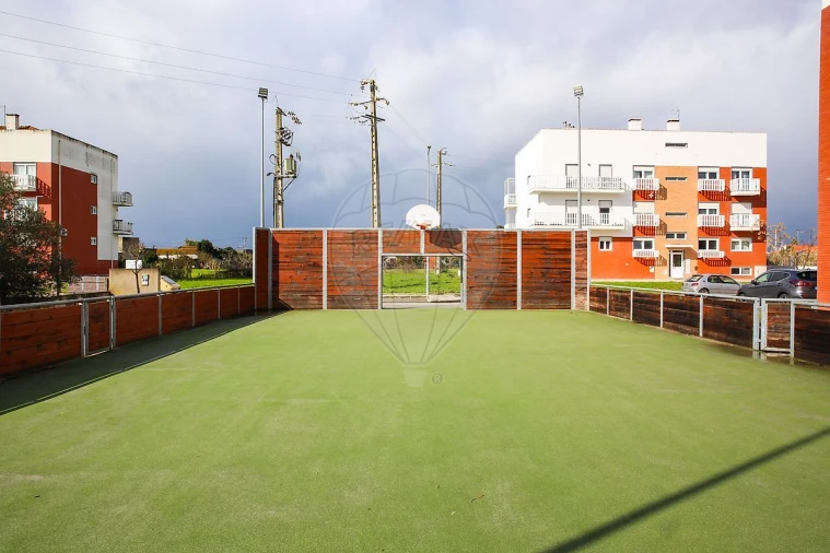 Apartamento T3 para Arrendamento em Aveiras de Cima Foto 8