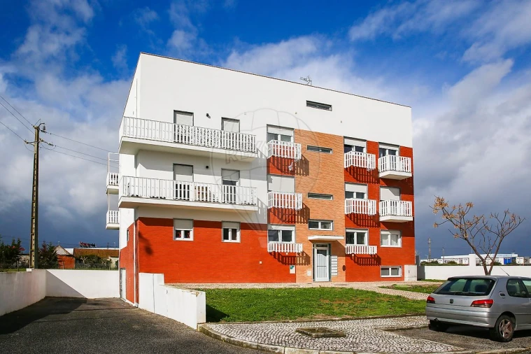 Apartamento T3 para Arrendamento em Aveiras de Cima Foto 1