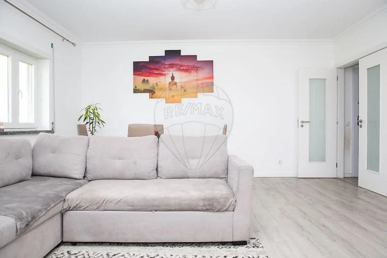 Apartamento T3 para Arrendamento em Aveiras de Cima Foto 12