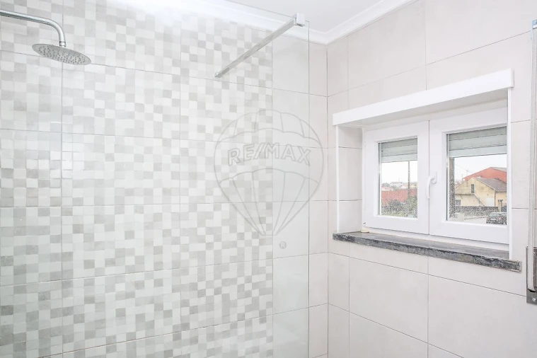 Apartamento T3 para Arrendamento em Aveiras de Cima Foto 39