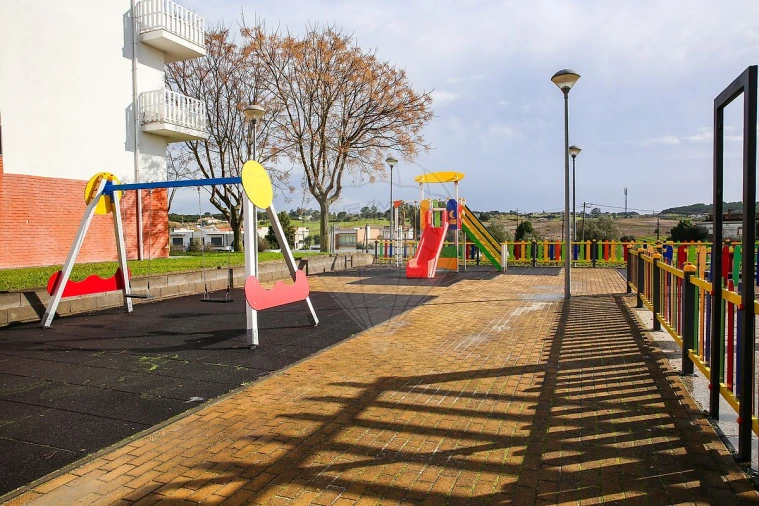 Apartamento T3 para Arrendamento em Aveiras de Cima Foto 10