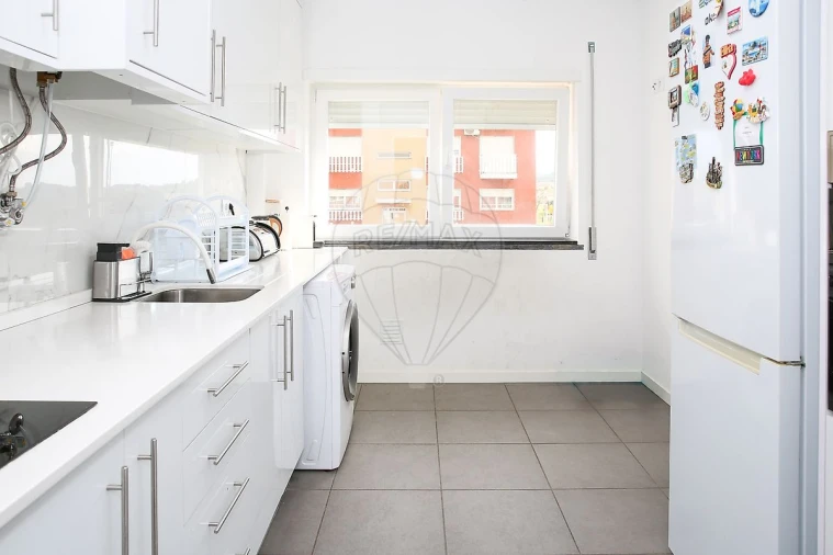 Apartamento T3 para Arrendamento em Aveiras de Cima Foto 16