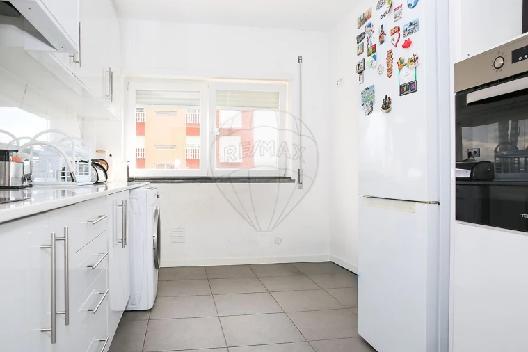 Apartamento T3 para Arrendamento em Aveiras de Cima Foto 20