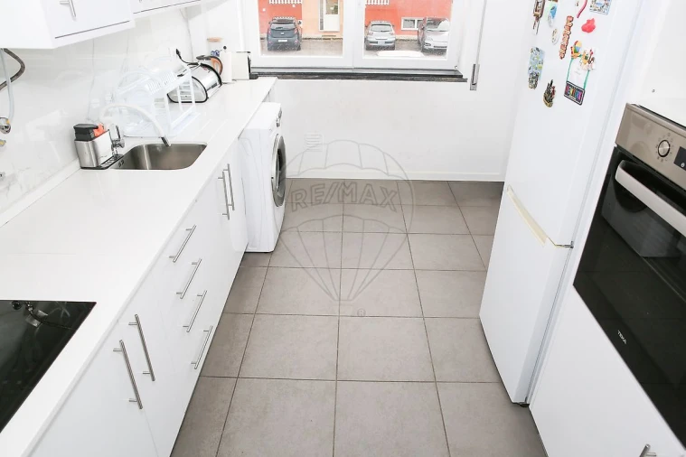 Apartamento T3 para Arrendamento em Aveiras de Cima Foto 14