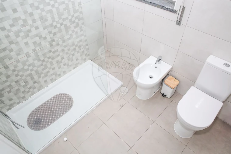 Apartamento T3 para Arrendamento em Aveiras de Cima Foto 36