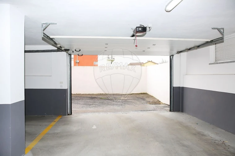 Apartamento T3 para Arrendamento em Aveiras de Cima Foto 47