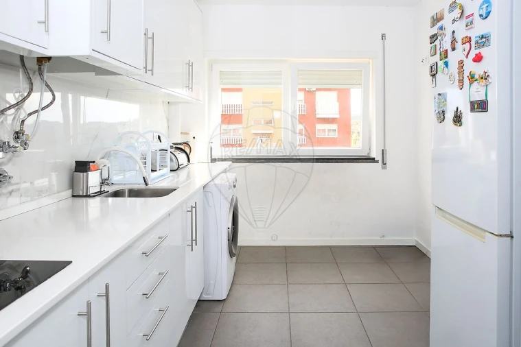 Apartamento T3 para Arrendamento em Aveiras de Cima Foto 13