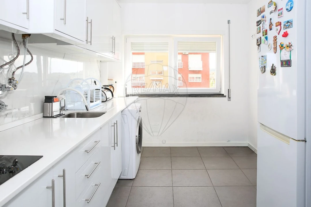 Apartamento T3 para Arrendamento em Aveiras de Cima Foto 13