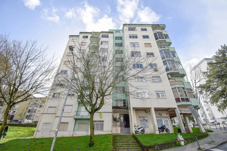 Apartamento T3 para Venda em Águas Livres Foto 1