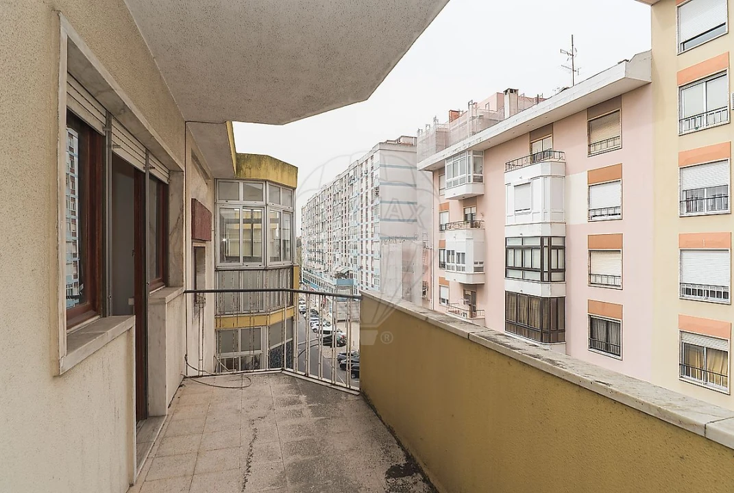 Apartamento T3 para Venda em Massamá e Monte Abraão Foto 25