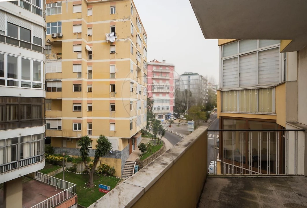 Apartamento T3 para Venda em Massamá e Monte Abraão Foto 23