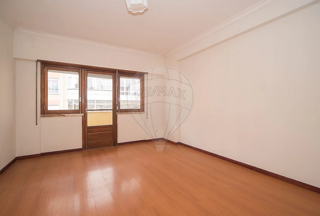 Apartamento T3 para Venda em Massamá e Monte Abraão Foto 8