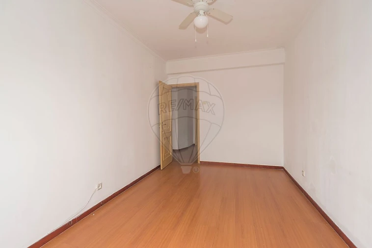 Apartamento T3 para Venda em Massamá e Monte Abraão Foto 20