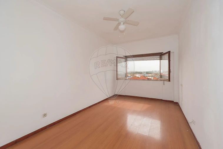 Apartamento T3 para Venda em Massamá e Monte Abraão Foto 4