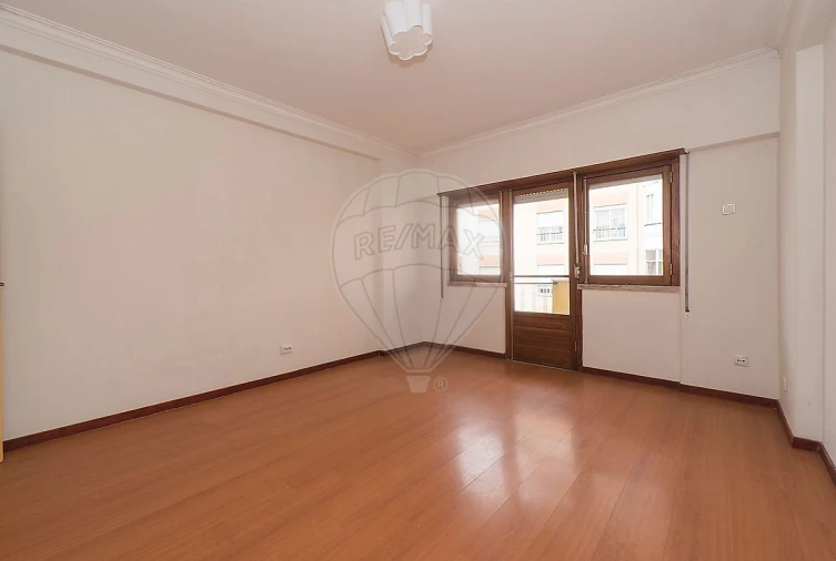 Apartamento T3 para Venda em Massamá e Monte Abraão Foto 9