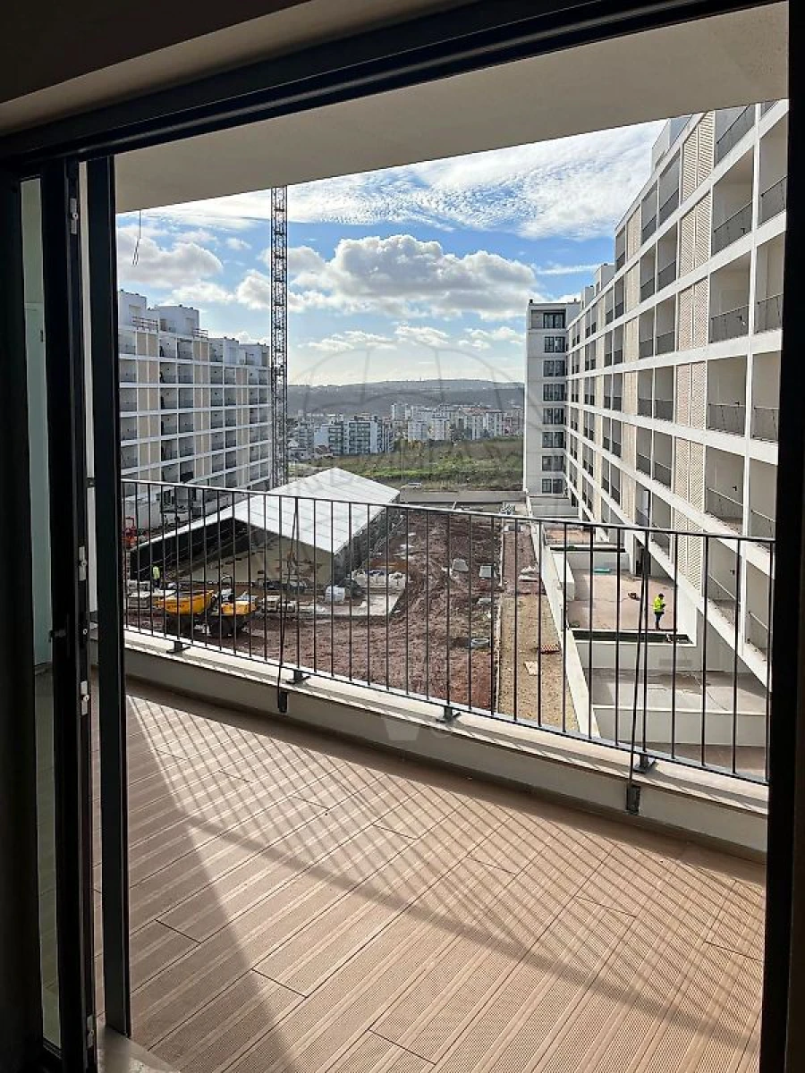 Apartamento T4 para Venda em Santo António dos Cavaleiros e Frielas Foto 5