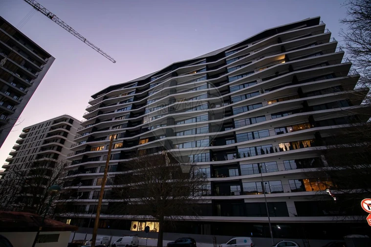 Apartamento T4 para Arrendamento em Algés, Linda-A-Velha e Cruz Quebrada-Dafundo Foto 25