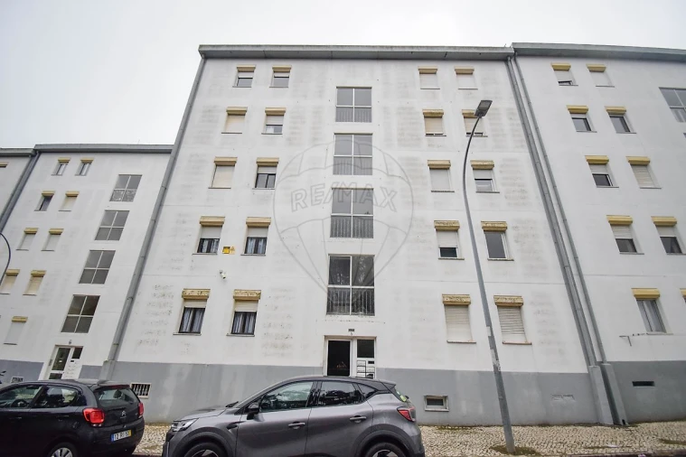 Apartamento T4 para Venda em Agualva e Mira-Sintra Foto 22