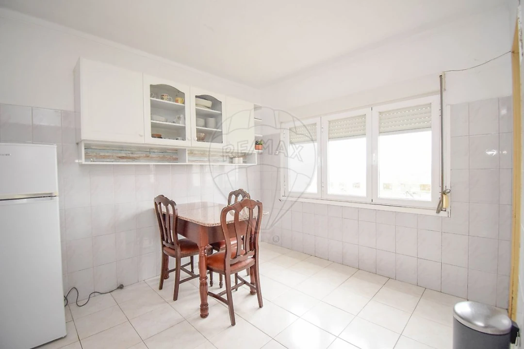 Apartamento T4 para Venda em Agualva e Mira-Sintra Foto 17