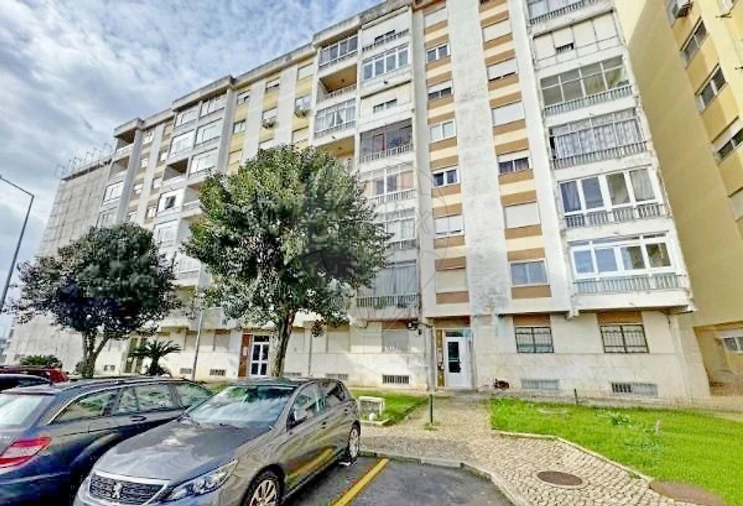 Apartamento T2 para Venda em Agualva e Mira-Sintra Foto 13