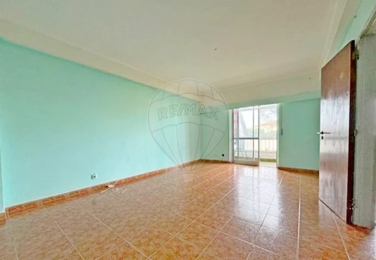 Apartamento T2 para Venda em Agualva e Mira-Sintra Foto 1