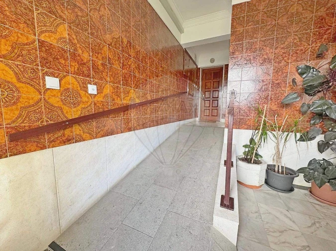 Apartamento T2 para Venda em Agualva e Mira-Sintra Foto 2