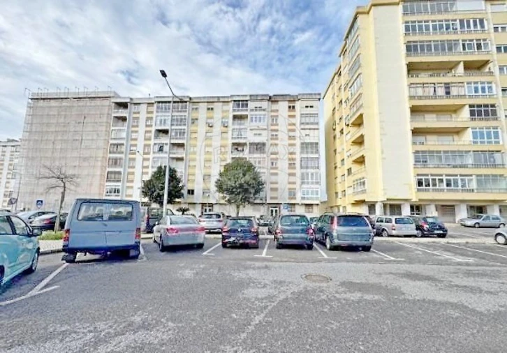 Apartamento T2 para Venda em Agualva e Mira-Sintra Foto 15