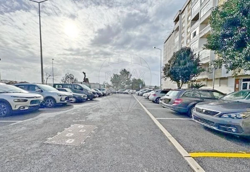 Apartamento T2 para Venda em Agualva e Mira-Sintra Foto 12