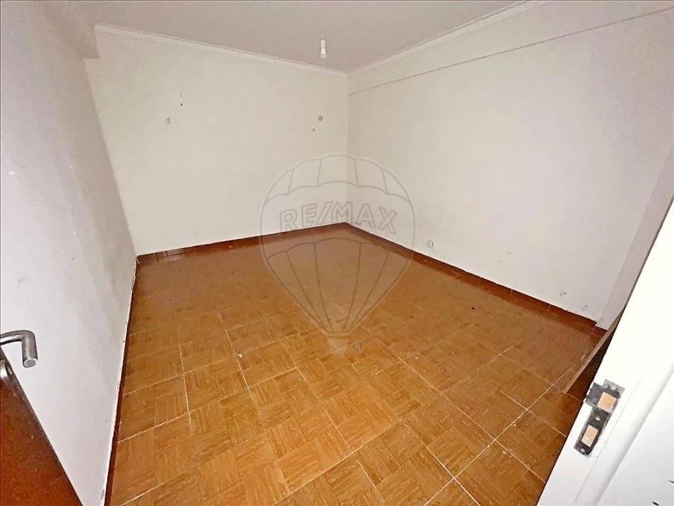 Apartamento T2 para Venda em Agualva e Mira-Sintra Foto 9